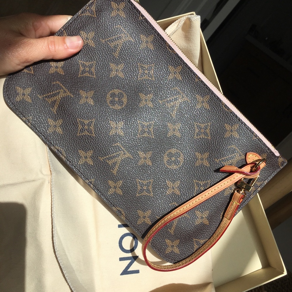 Louis Vuitton Neverfull Pouch pink 💯 Authentic